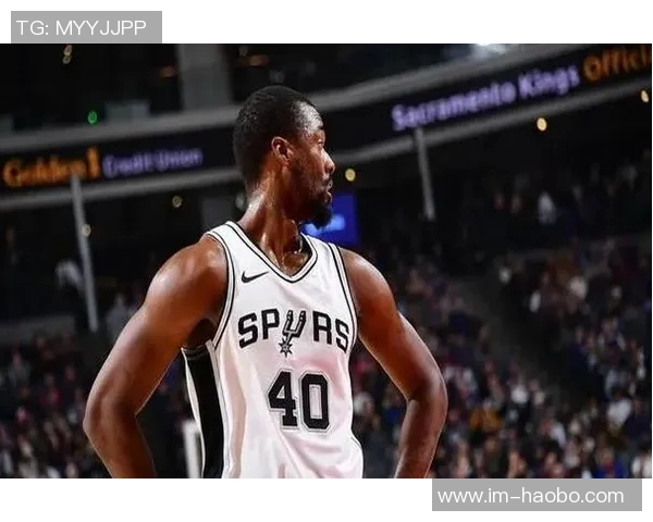 尼克斯与马刺比赛裁判报告揭示争议判罚巴恩斯防守未犯规引发热议